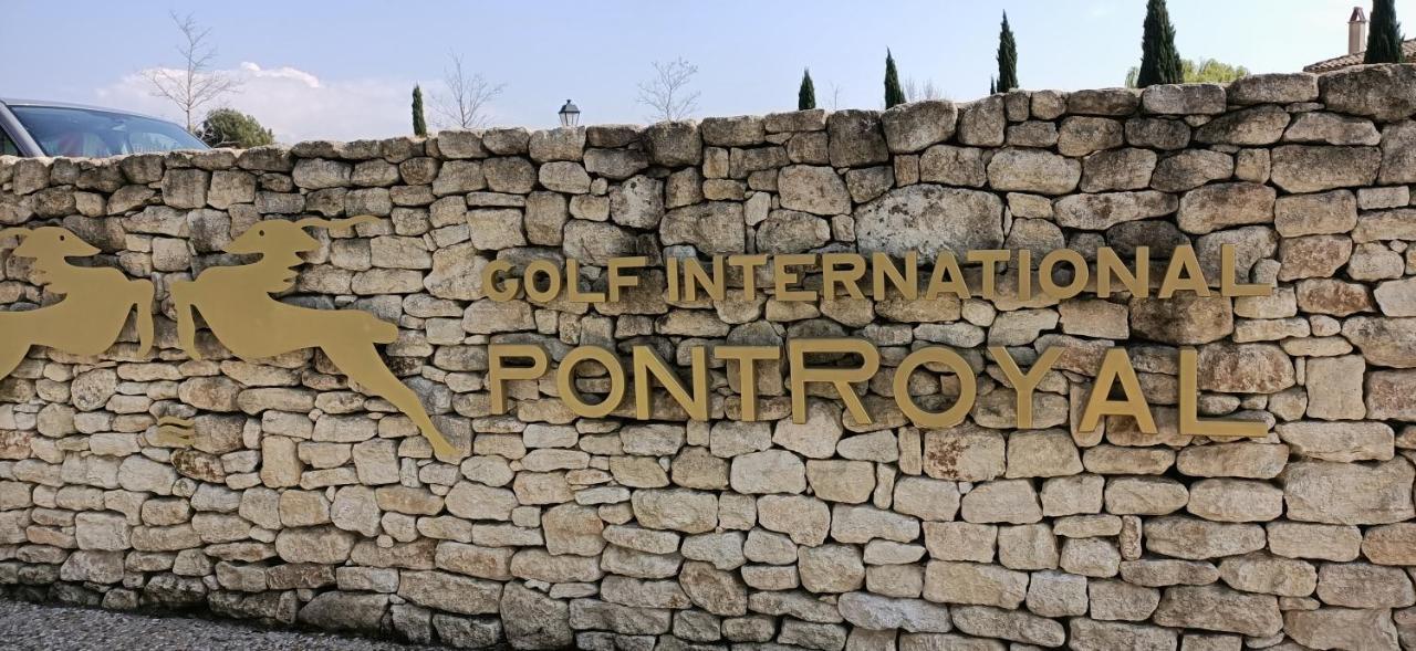 Charmant T2 Climatise Avec Belle Vue , Golf De Pont-Royal Mallemort Εξωτερικό φωτογραφία