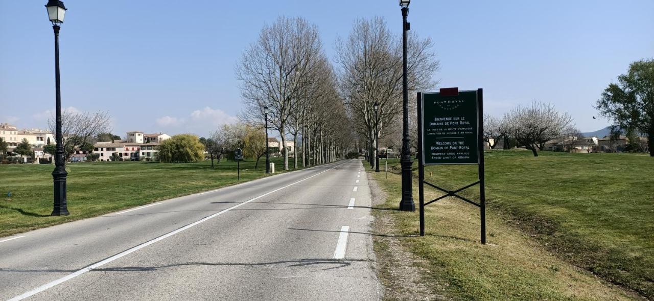 Charmant T2 Climatise Avec Belle Vue , Golf De Pont-Royal Mallemort Εξωτερικό φωτογραφία