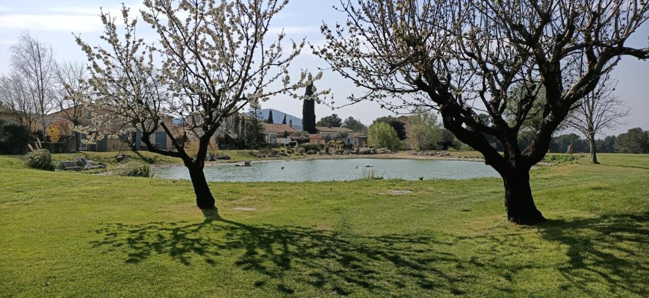 Charmant T2 Climatise Avec Belle Vue , Golf De Pont-Royal Mallemort Εξωτερικό φωτογραφία