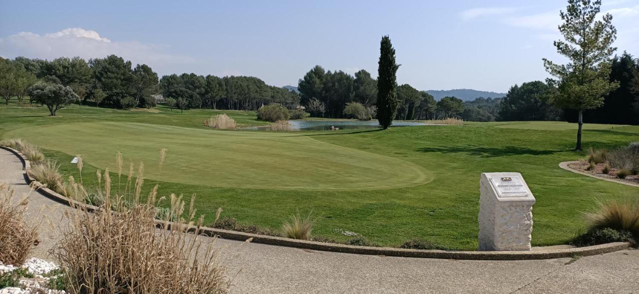 Charmant T2 Climatise Avec Belle Vue , Golf De Pont-Royal Mallemort Εξωτερικό φωτογραφία