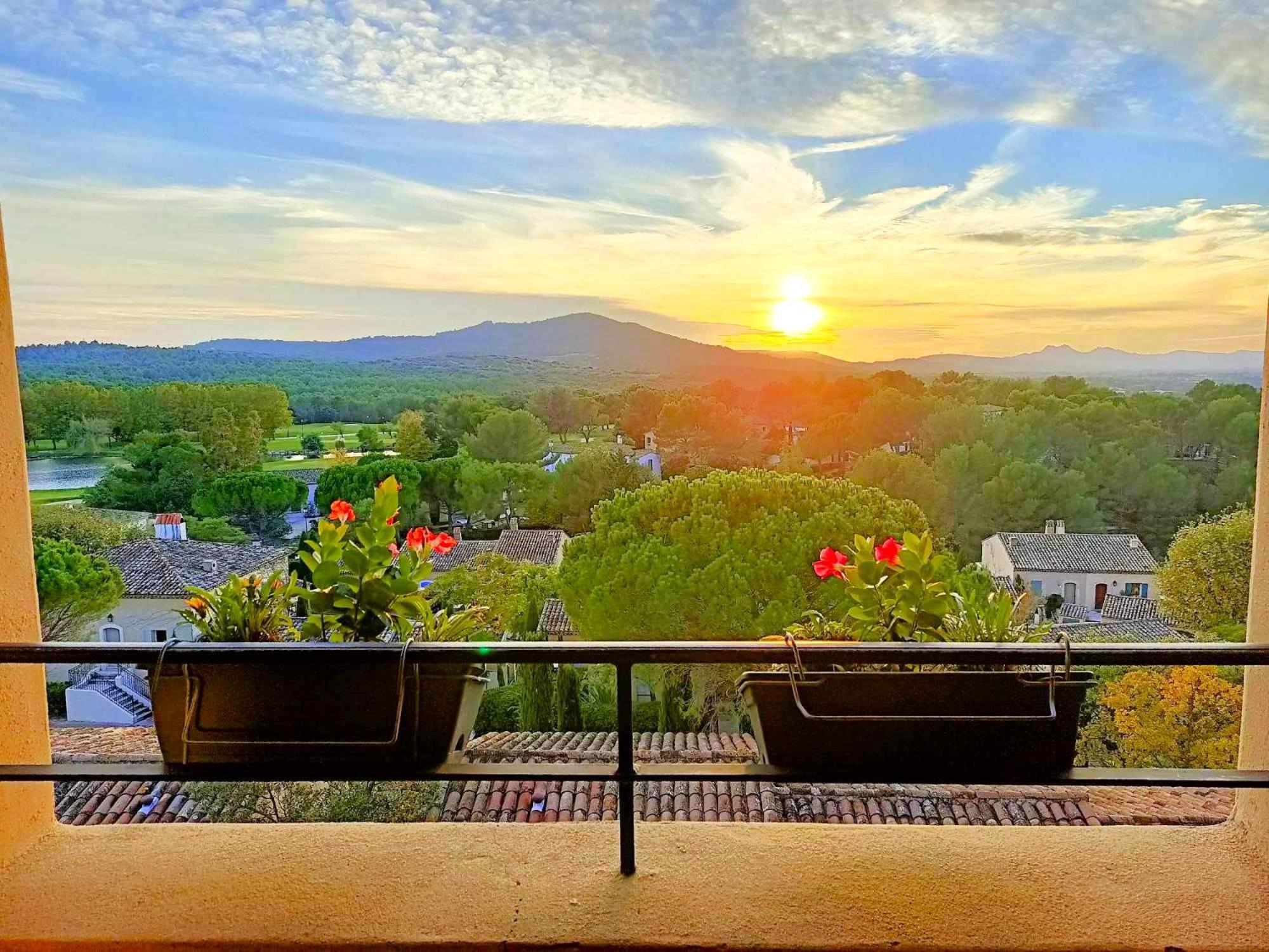 Charmant T2 Climatise Avec Belle Vue , Golf De Pont-Royal Mallemort Εξωτερικό φωτογραφία