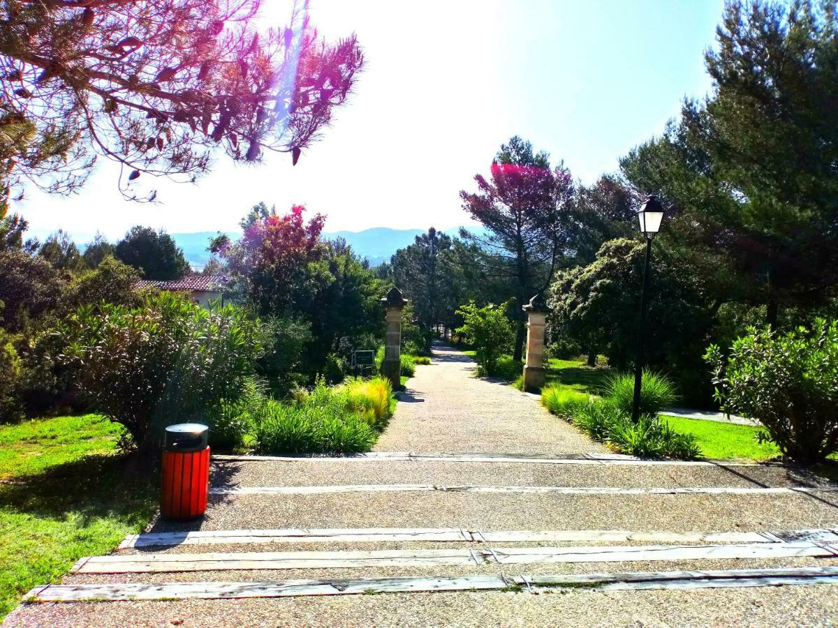 Charmant T2 Climatise Avec Belle Vue , Golf De Pont-Royal Mallemort Εξωτερικό φωτογραφία